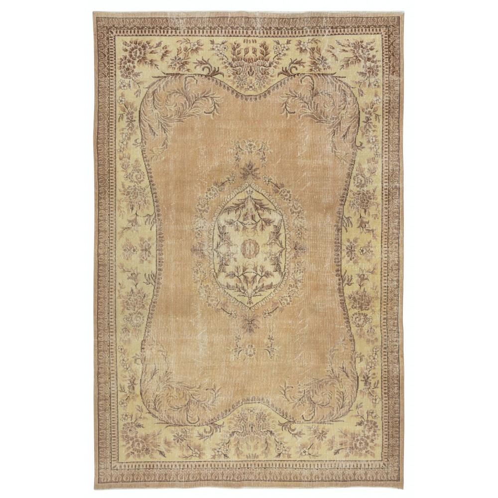 Vintage Turkish Area Rug. Hand-Knotted Wool Carpet for Farmhouse and Country Home Decor Vintage Turkish Area Rug. Hand-Knotted Wool Carpet for Farmhouse and Country Home Decor