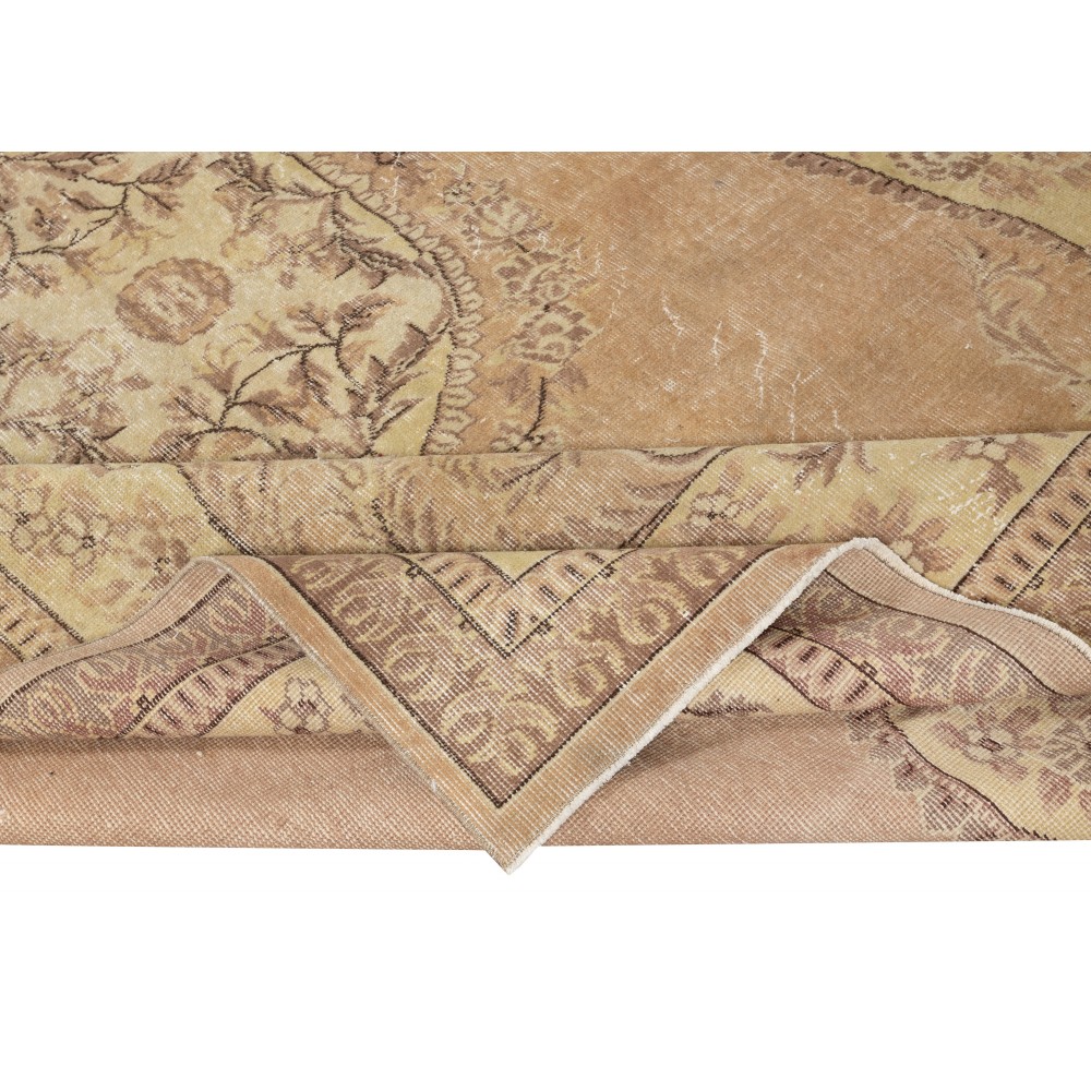 Vintage Turkish Area Rug. Hand-Knotted Wool Carpet for Farmhouse and Country Home Decor Vintage Turkish Area Rug. Hand-Knotted Wool Carpet for Farmhouse and Country Home Decor