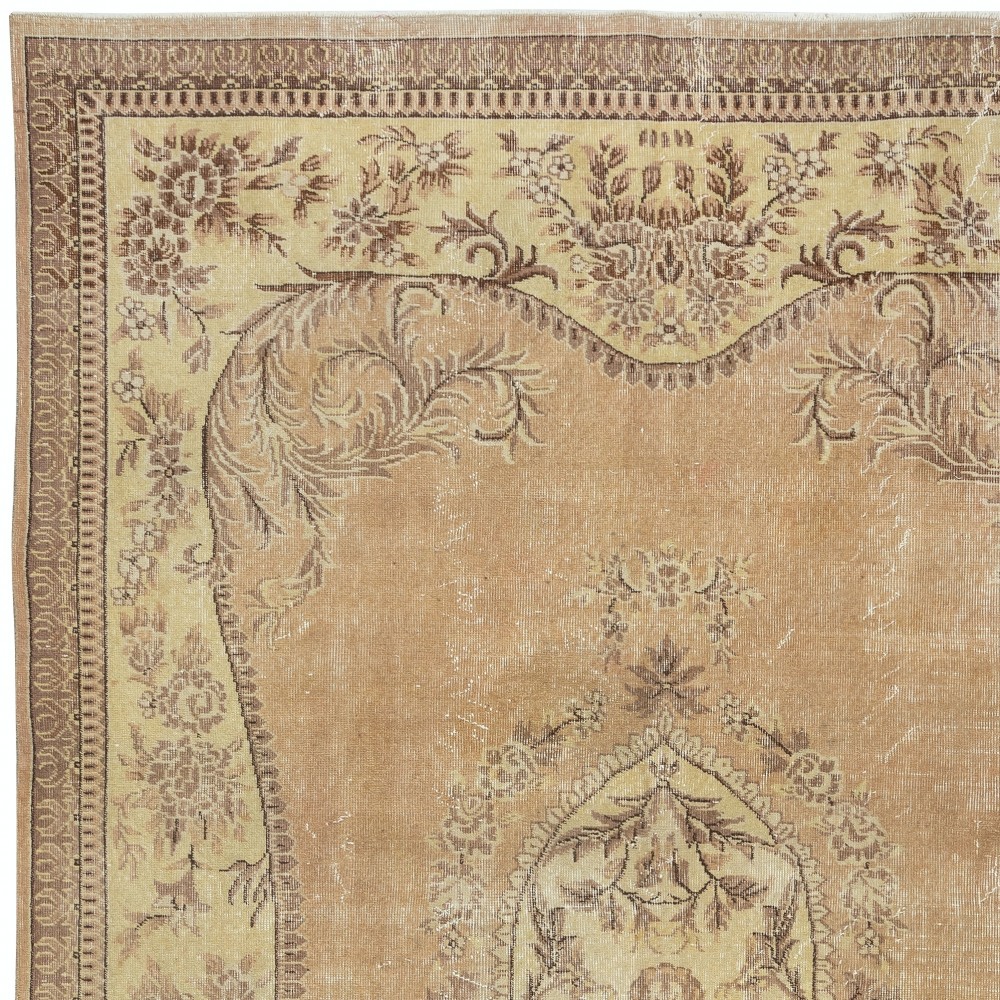 Vintage Turkish Area Rug. Hand-Knotted Wool Carpet for Farmhouse and Country Home Decor Vintage Turkish Area Rug. Hand-Knotted Wool Carpet for Farmhouse and Country Home Decor