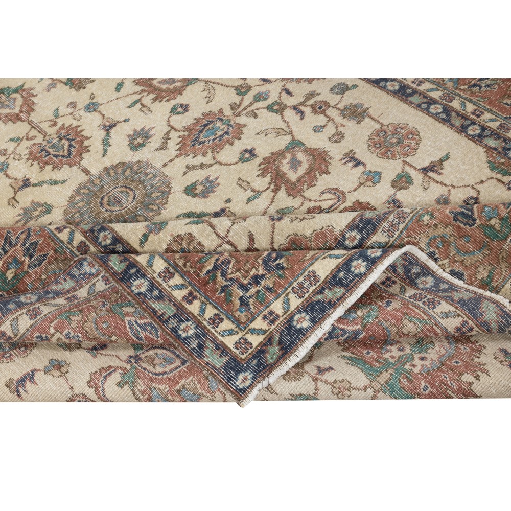 Authentic Vintage Turkish Beige Wool Area Rug with Floral Design. Hand-knotted in Turkey Authentic Vintage Turkish Beige Wool Area Rug with Floral Design. Hand-knotted in Turkey
