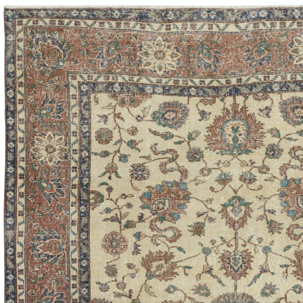 Authentic Vintage Turkish Beige Wool Area Rug with Floral Design. Hand-knotted in Turkey Authentic Vintage Turkish Beige Wool Area Rug with Floral Design. Hand-knotted in Turkey