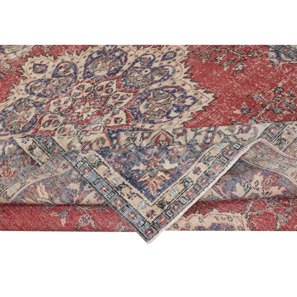 Traditional Vintage Handmade Turkish Area Rug. Hand-knotted Wool Carpet with Medallion Design