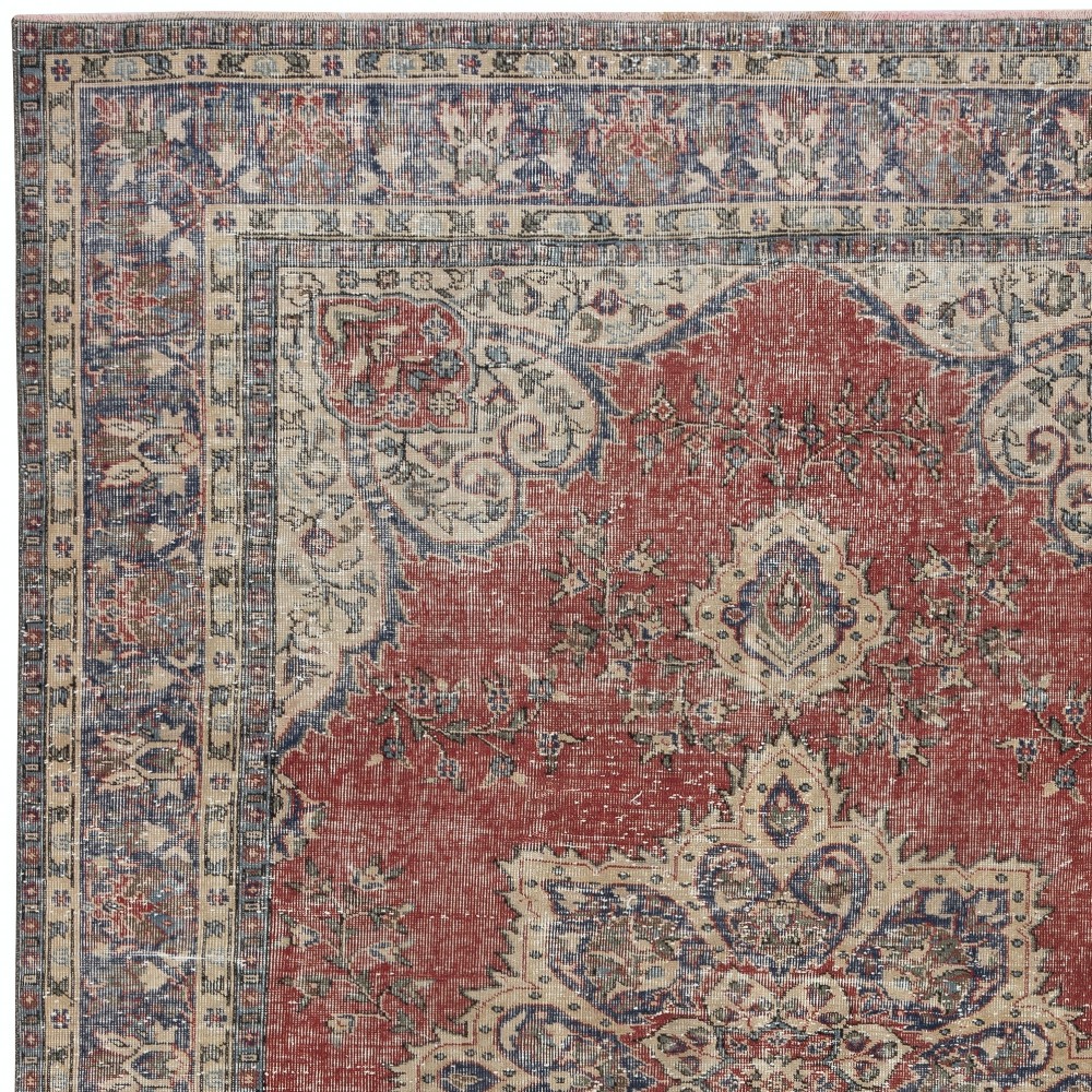 Traditional Vintage Handmade Turkish Area Rug. Hand-knotted Wool Carpet with Medallion Design