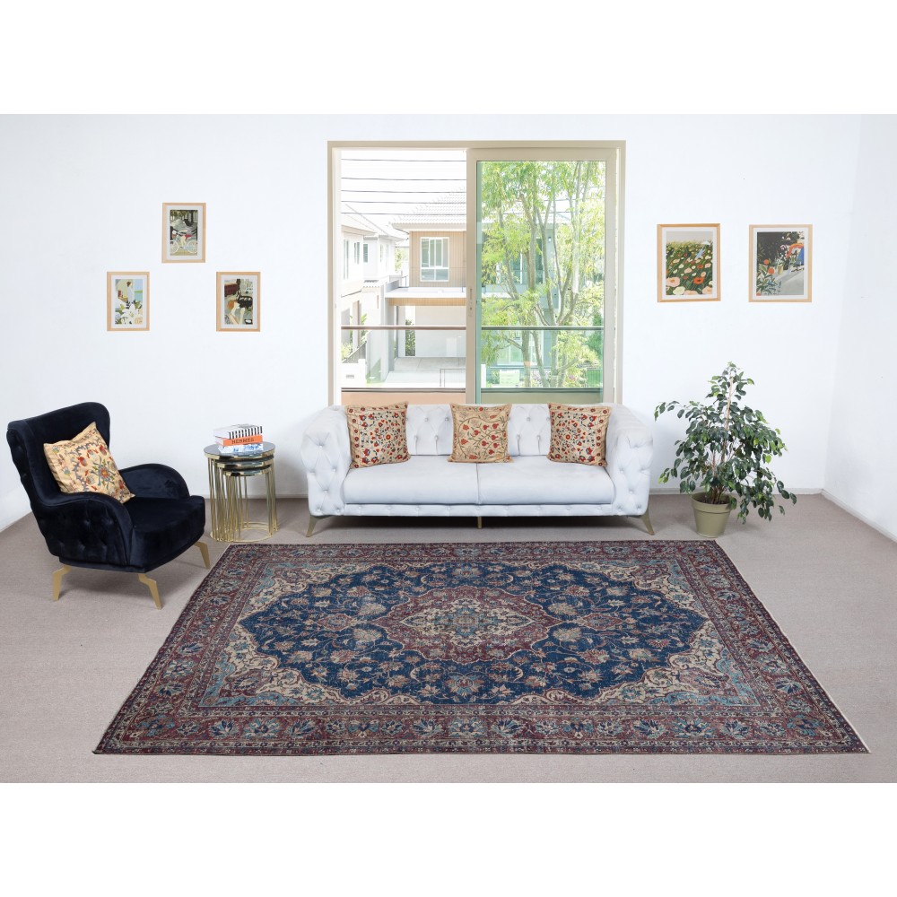 Traditional Vintage Handmade Turkish Area Rug. Hand-knotted Wool Carpet with Medallion Design Traditional Vintage Handmade Turkish Area Rug. Hand-knotted Wool Carpet with Medallion Design