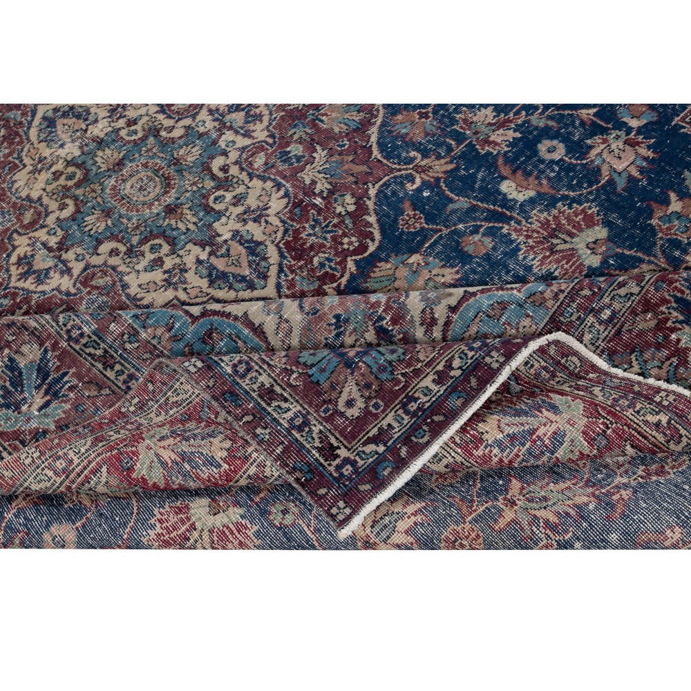 Traditional Vintage Handmade Turkish Area Rug. Hand-knotted Wool Carpet with Medallion Design Traditional Vintage Handmade Turkish Area Rug. Hand-knotted Wool Carpet with Medallion Design