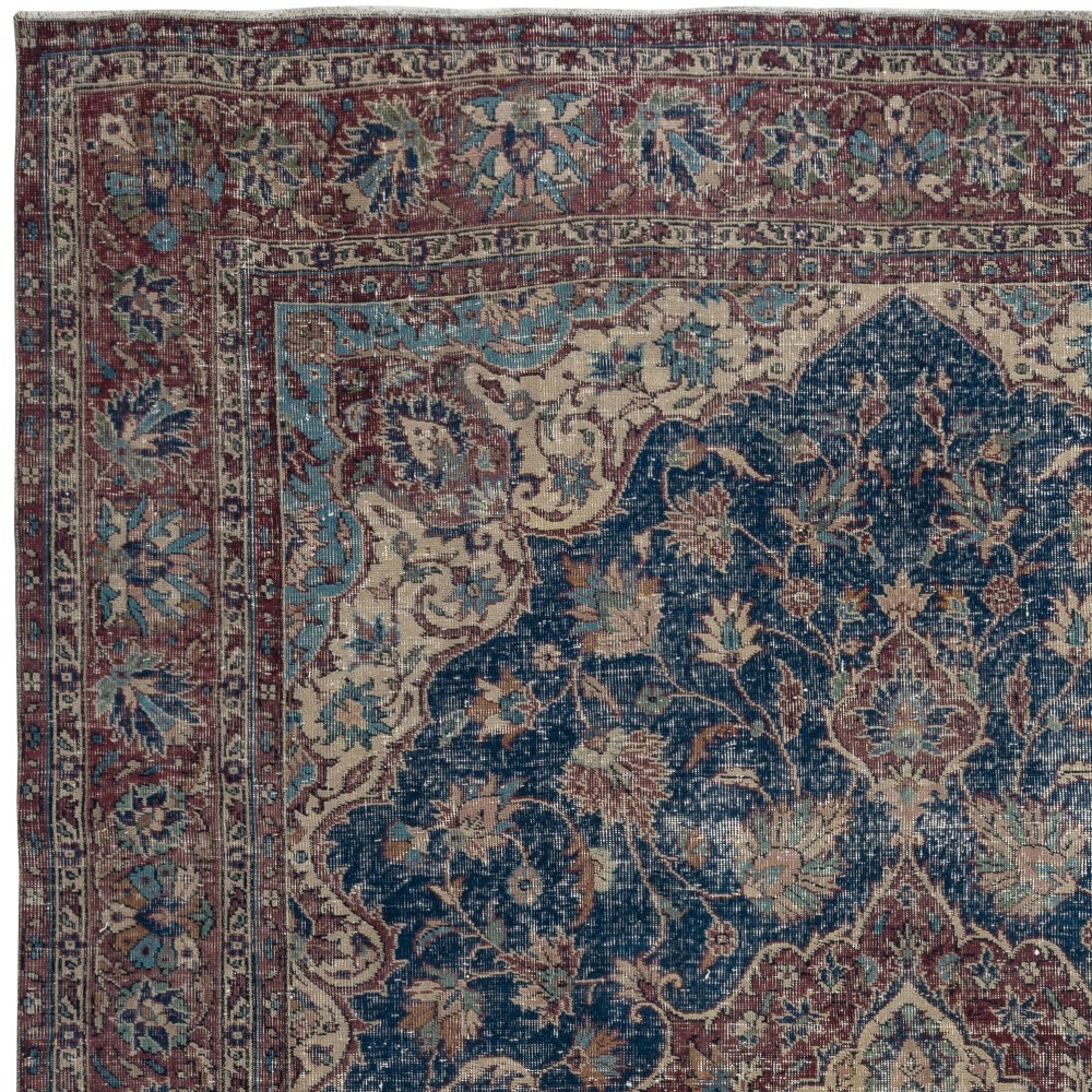 Traditional Vintage Handmade Turkish Area Rug. Hand-knotted Wool Carpet with Medallion Design Traditional Vintage Handmade Turkish Area Rug. Hand-knotted Wool Carpet with Medallion Design
