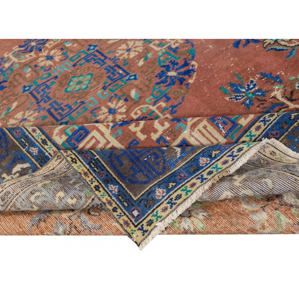 Hand-Knotted Vintage Turkish Red Area Rug. Traditional Wool Carpet for Home Decor