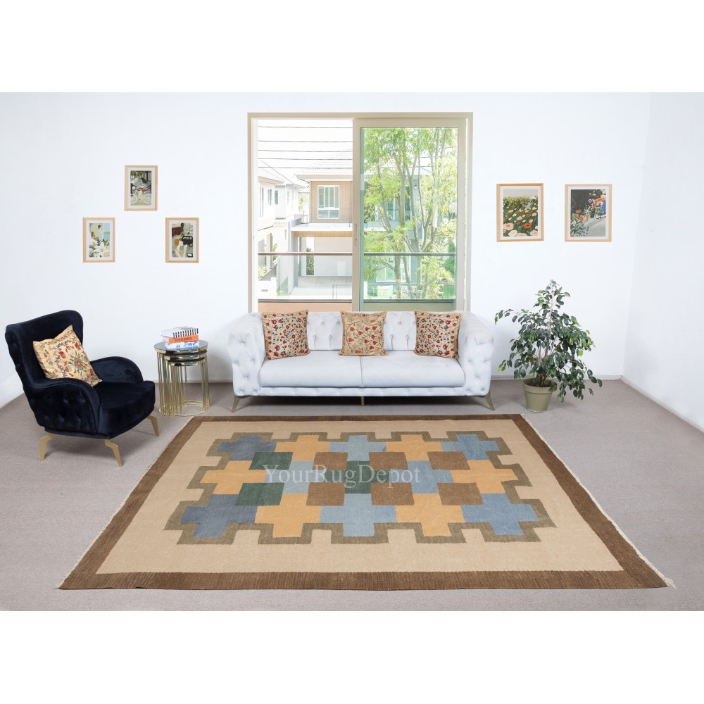Modern Handwoven Scandinavian design Kilim Rug 'Flat Weave' with Geometric Patterns, 100% Wool Modern Handwoven Scandinavian design Kilim Rug 'Flat Weave' with Geometric Patterns, 100% Wool