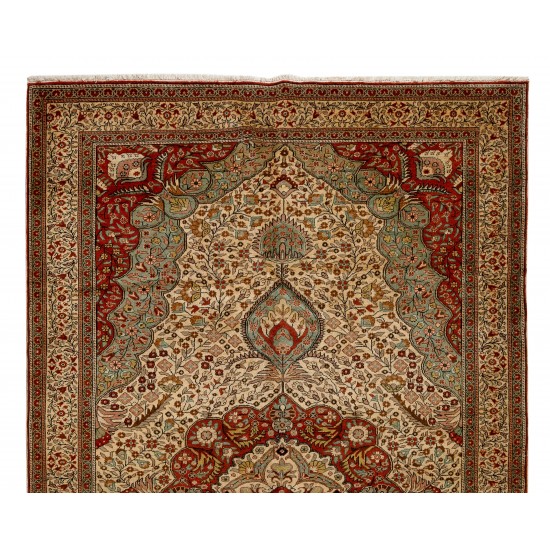Fine Vintage Kayseri Rug. Excellent condition, even medium wool pile on cotton foundation Fine Vintage Kayseri Rug. Excellent condition, even medium wool pile on cotton foundation