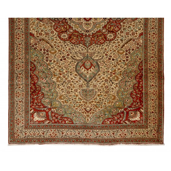 Fine Vintage Kayseri Rug. Excellent condition, even medium wool pile on cotton foundation Fine Vintage Kayseri Rug. Excellent condition, even medium wool pile on cotton foundation