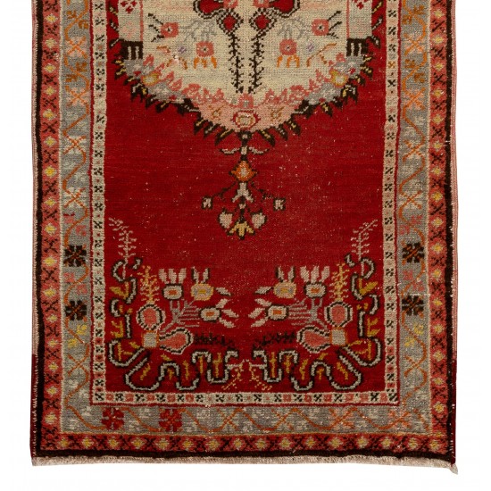 Mid-Century Handmade Central Anatolian Accent Rug in Red and Beige Mid-Century Handmade Central Anatolian Accent Rug in Red and Beige