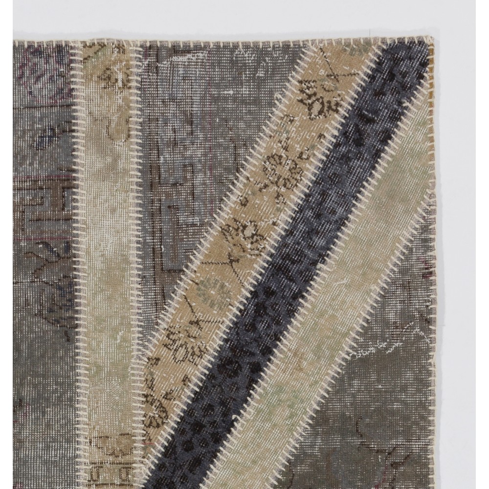 Modern Handmade Patchwork Rug with Union Jack British Flag Design | Hand-Knotted United Kingdom Flag Pattern Gray Carpet Modern Handmade Patchwork Rug with Union Jack British Flag Design | Hand-Knotted United Kingdom Flag Pattern Gray Carpet