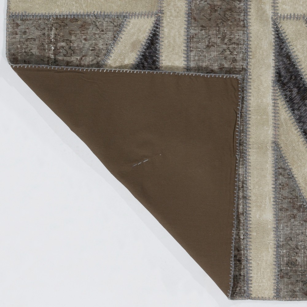 Union Jack British Flag Design Patchwork Rug | Vintage Hand-Knotted United Kingdom Flag Pattern Gray Carpet Union Jack British Flag Design Patchwork Rug | Vintage Hand-Knotted United Kingdom Flag Pattern Gray Carpet