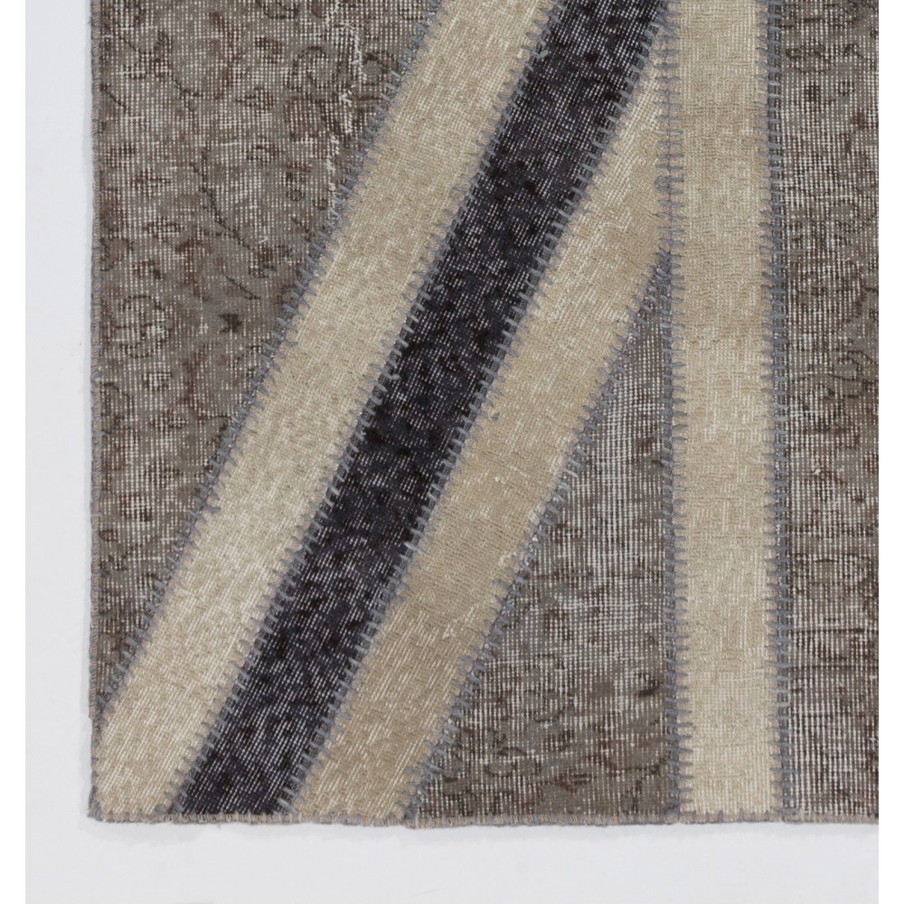 Union Jack British Flag Design Patchwork Rug | Vintage Hand-Knotted United Kingdom Flag Pattern Gray Carpet Union Jack British Flag Design Patchwork Rug | Vintage Hand-Knotted United Kingdom Flag Pattern Gray Carpet