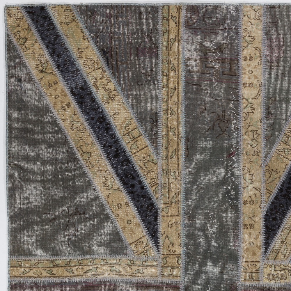 Union Jack British Flag Design Patchwork Rug | Vintage Hand-Knotted United Kingdom Flag Pattern Gray Carpet Union Jack British Flag Design Patchwork Rug | Vintage Hand-Knotted United Kingdom Flag Pattern Gray Carpet