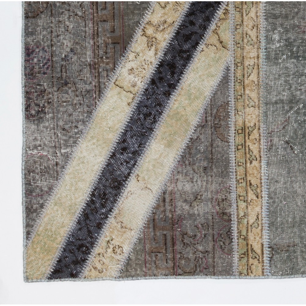 Union Jack British Flag Design Patchwork Rug | Vintage Hand-Knotted United Kingdom Flag Pattern Gray Carpet Union Jack British Flag Design Patchwork Rug | Vintage Hand-Knotted United Kingdom Flag Pattern Gray Carpet
