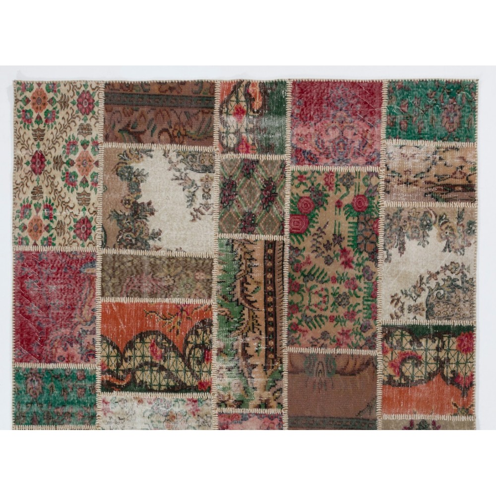 Traditional Handmade Oriental Patchwork Rug for Contemporary Interiors. Vintage Turkish Floral Natural Carpet