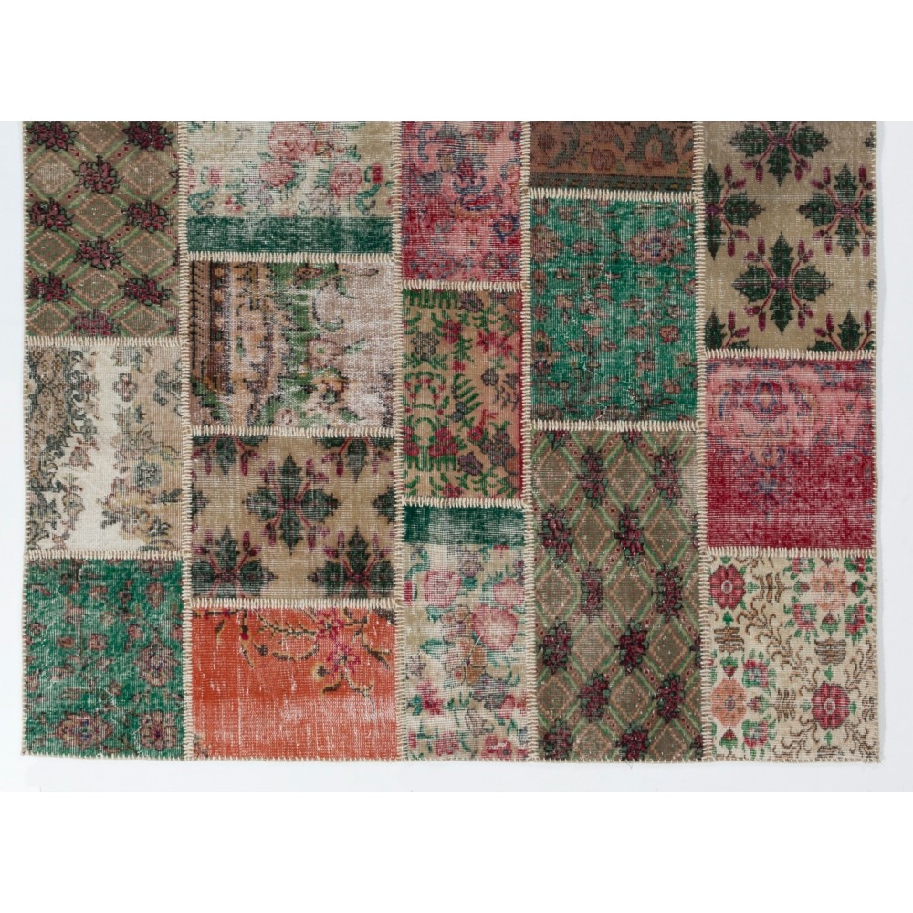 Traditional Handmade Oriental Patchwork Rug for Contemporary Interiors. Vintage Turkish Floral Natural Carpet