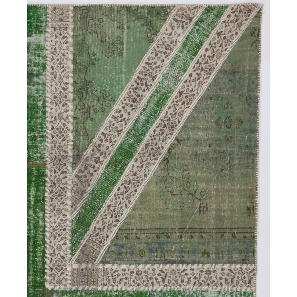 Union Jack British Flag Design Patchwork Rug | Vintage Hand-Knotted United Kingdom Flag Pattern Green Carpet Union Jack British Flag Design Patchwork Rug | Vintage Hand-Knotted United Kingdom Flag Pattern Green Carpet