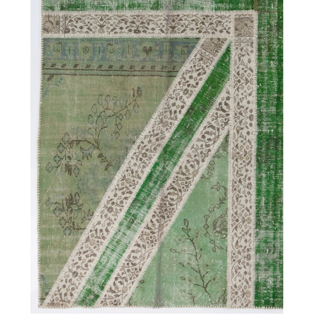 Union Jack British Flag Design Patchwork Rug | Vintage Hand-Knotted United Kingdom Flag Pattern Green Carpet Union Jack British Flag Design Patchwork Rug | Vintage Hand-Knotted United Kingdom Flag Pattern Green Carpet