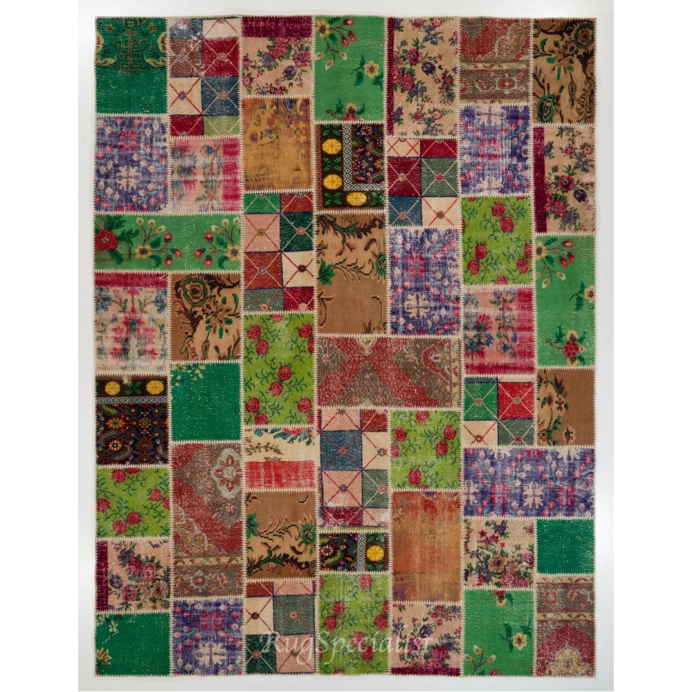 Traditional Handmade Oriental Patchwork Rug for Contemporary Interiors. Vintage Turkish Rose Pattern Carpet