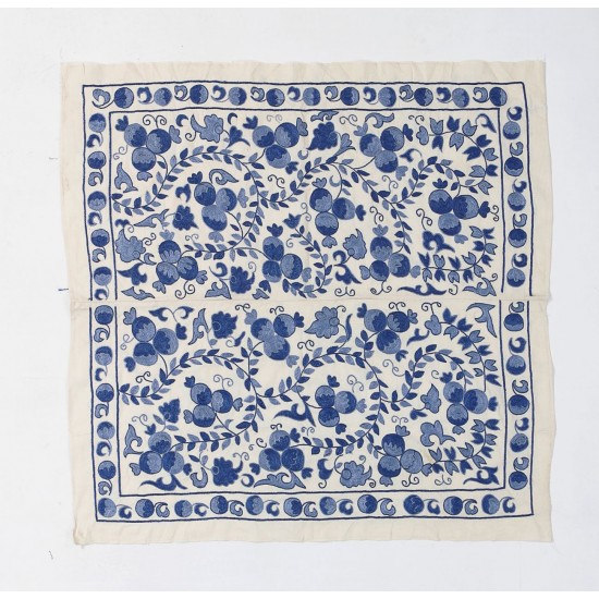 Hand Embroidery Silk and Cotton Suzani Textile, Vintage Uzbek Wall Hanging or Bedspread Hand Embroidery Silk and Cotton Suzani Textile, Vintage Uzbek Wall Hanging or Bedspread