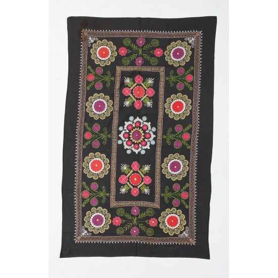 Traditional Silk Embroidery Wall Hanging in Black, Vintage Uzbek Bed Cover, Suzani Textile Table Cover, Handmade Throw