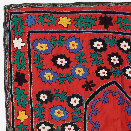 Suzani Tablecloth. Silk Embroidery Throw Blanket, Red Wall Hanging, Vintage Bedspread, Uzbek Tapestry