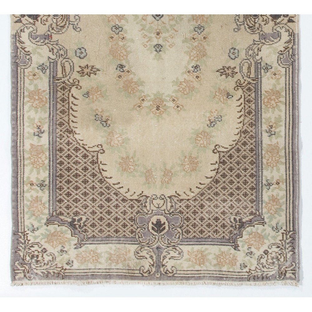 Vintage Baroque Style Rug - Finely Handknotted- Wool