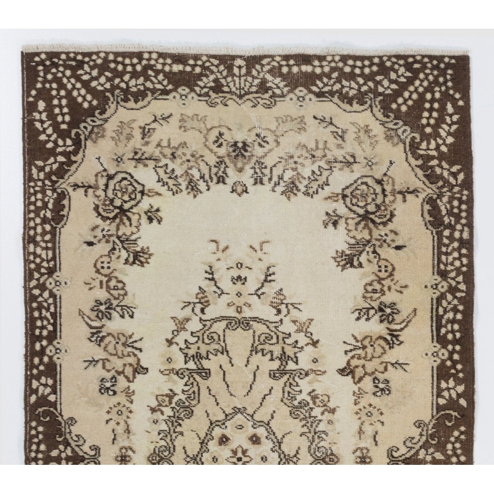 Hand-Knotted Vintage Turkish Area Rug with Medallion Design. Woolen Floor Covering