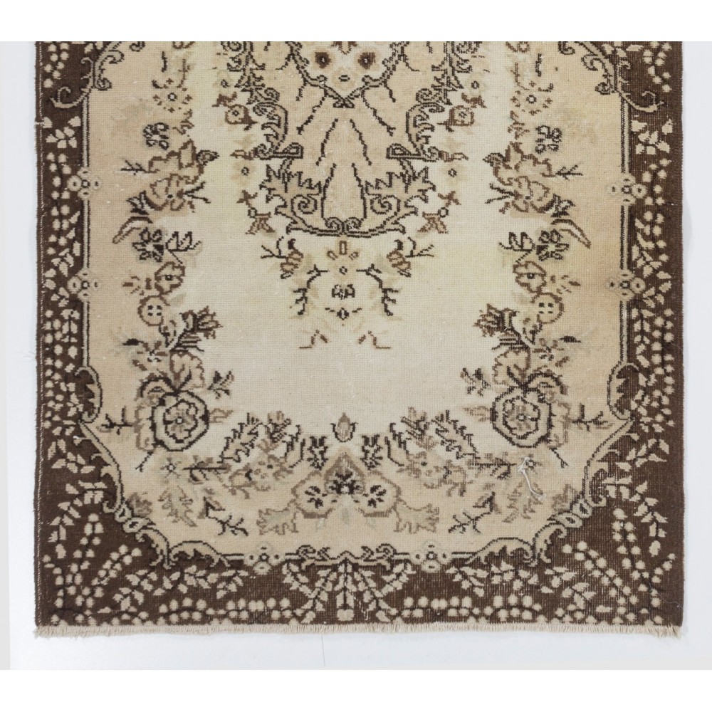 Hand-Knotted Vintage Turkish Area Rug with Medallion Design. Woolen Floor Covering