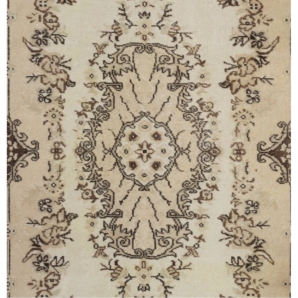 Hand-Knotted Vintage Turkish Area Rug with Medallion Design. Woolen Floor Covering