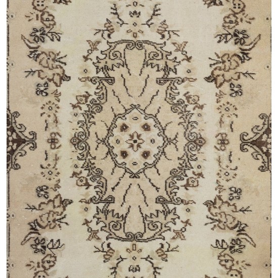 Hand-Knotted Vintage Central Anatolian Area Rug with Medallion Design. Woolen Floor Covering Hand-Knotted Vintage Central Anatolian Area Rug with Medallion Design. Woolen Floor Covering