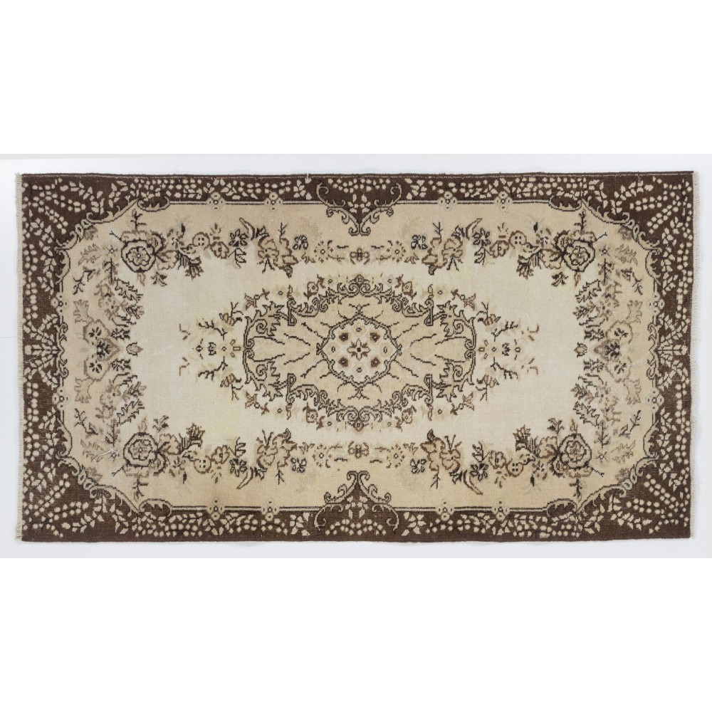 Hand-Knotted Vintage Turkish Area Rug with Medallion Design. Woolen Floor Covering