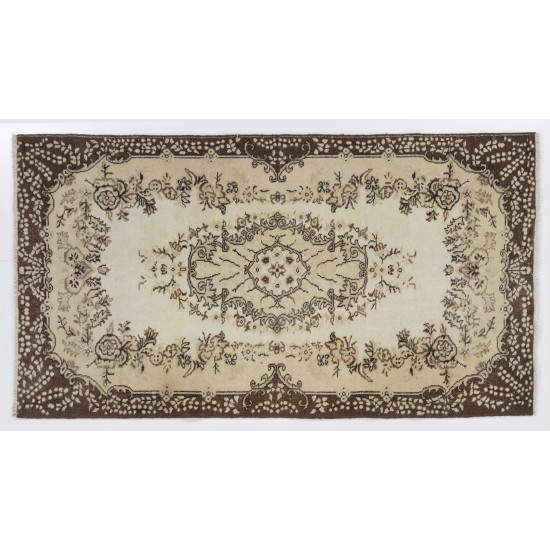 Hand-Knotted Vintage Central Anatolian Area Rug with Medallion Design. Woolen Floor Covering