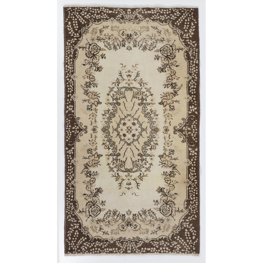 Hand-Knotted Vintage Turkish Area Rug with Medallion Design. Woolen Floor Covering