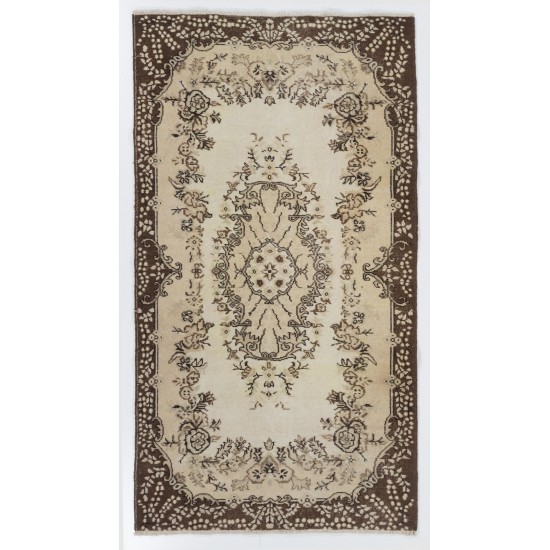 Hand-Knotted Vintage Central Anatolian Area Rug with Medallion Design. Woolen Floor Covering