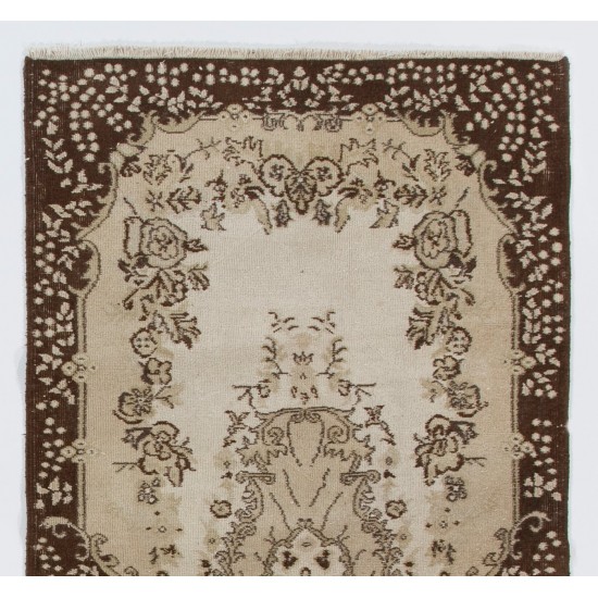 Vintage Turkish Rug. Hand-Knotted Medallion Design Carpet