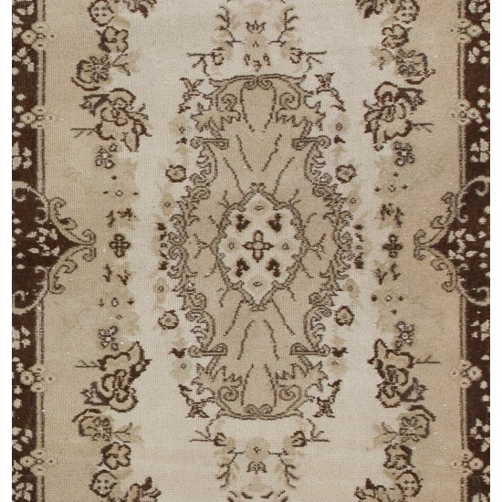 Vintage Turkish Rug. Hand-Knotted Medallion Design Carpet