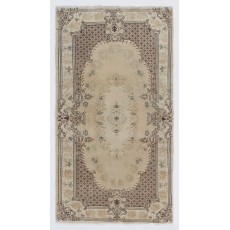 Vintage Handknotted Baroque Design Wool Accent Rug for Rustic, Country & Farmhouse Decor