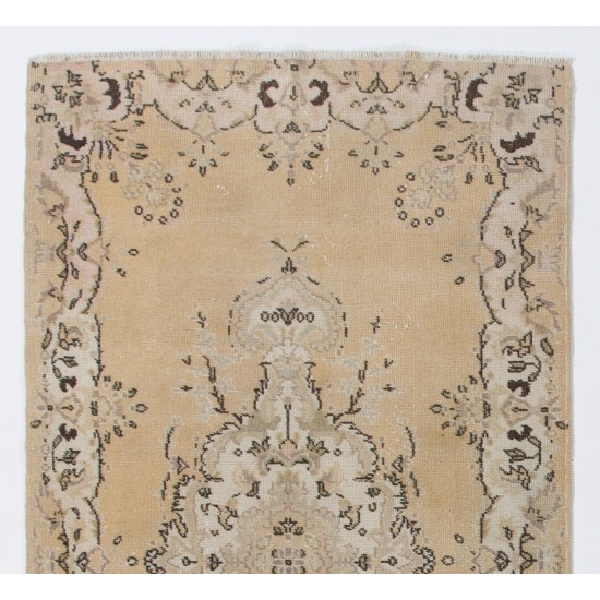 Fine Hand-Knotted Vintage Rug with Medallion Design in Neutral Tones. Fine Hand-Knotted Vintage Rug with Medallion Design in Neutral Tones.