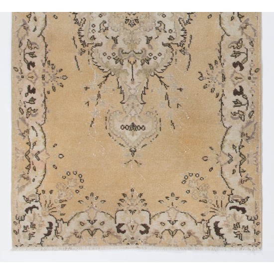 Fine Hand-Knotted Vintage Rug with Medallion Design in Neutral Tones. Fine Hand-Knotted Vintage Rug with Medallion Design in Neutral Tones.