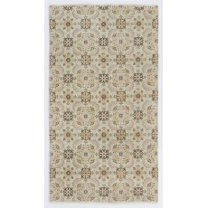 Vintage Handknotted Floral Design Wool Accent Rug for Rustic, Country & Farmhouse Decor