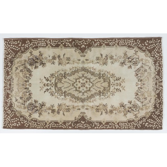 Hand-Knotted Vintage Central Anatolian Area Rug with Medallion Design. Woolen Floor Covering