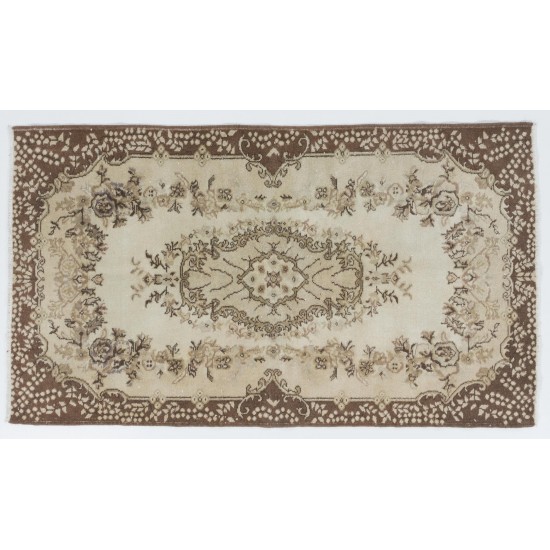 Hand-Knotted Vintage Central Anatolian Area Rug with Medallion Design. Woolen Floor Covering