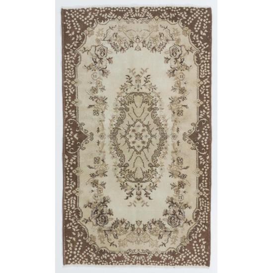 Hand-Knotted Vintage Central Anatolian Area Rug with Medallion Design. Woolen Floor Covering