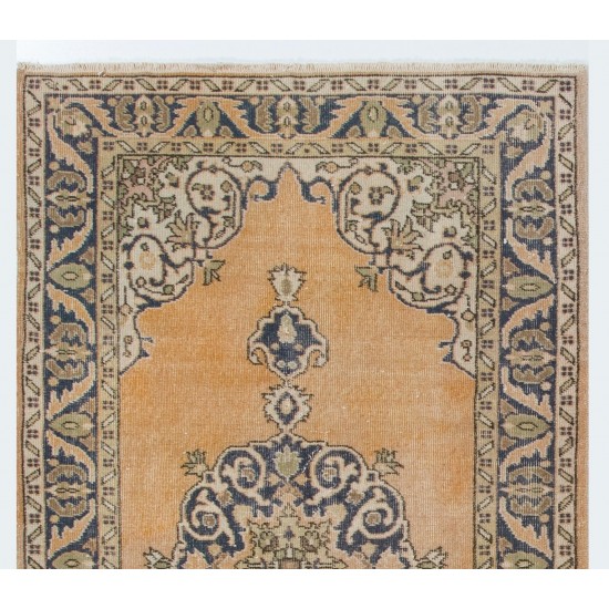 Fine Hand-Knotted Area Rug with Medallion Design in Soft Tones. Vintage Carpet, Woolen Floor Covering