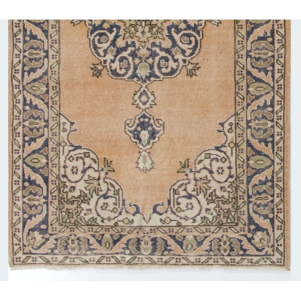 Fine Hand-Knotted Vintage Area Rug with Medallion Design in Soft Tones. Woolen Floor Covering
