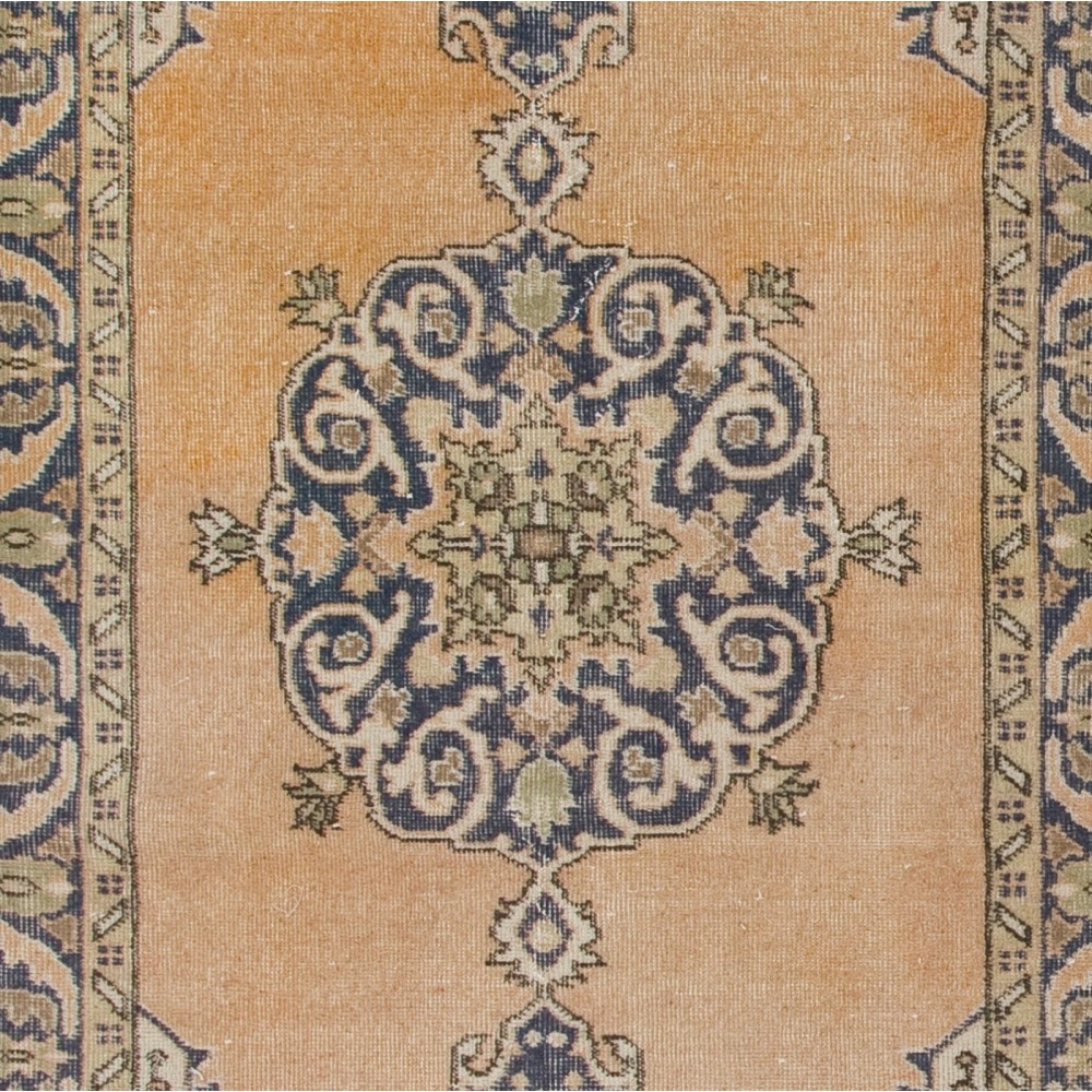 Fine Hand-Knotted Vintage Area Rug with Medallion Design in Soft Tones. Woolen Floor Covering