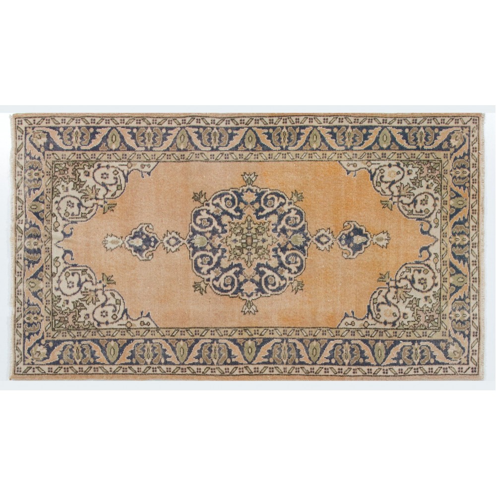 Fine Hand-Knotted Vintage Area Rug with Medallion Design in Soft Tones. Woolen Floor Covering